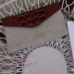 Soldout Brahmin Natural Jamestown Receipt Pods Cards Envelope Case Clip On NWT